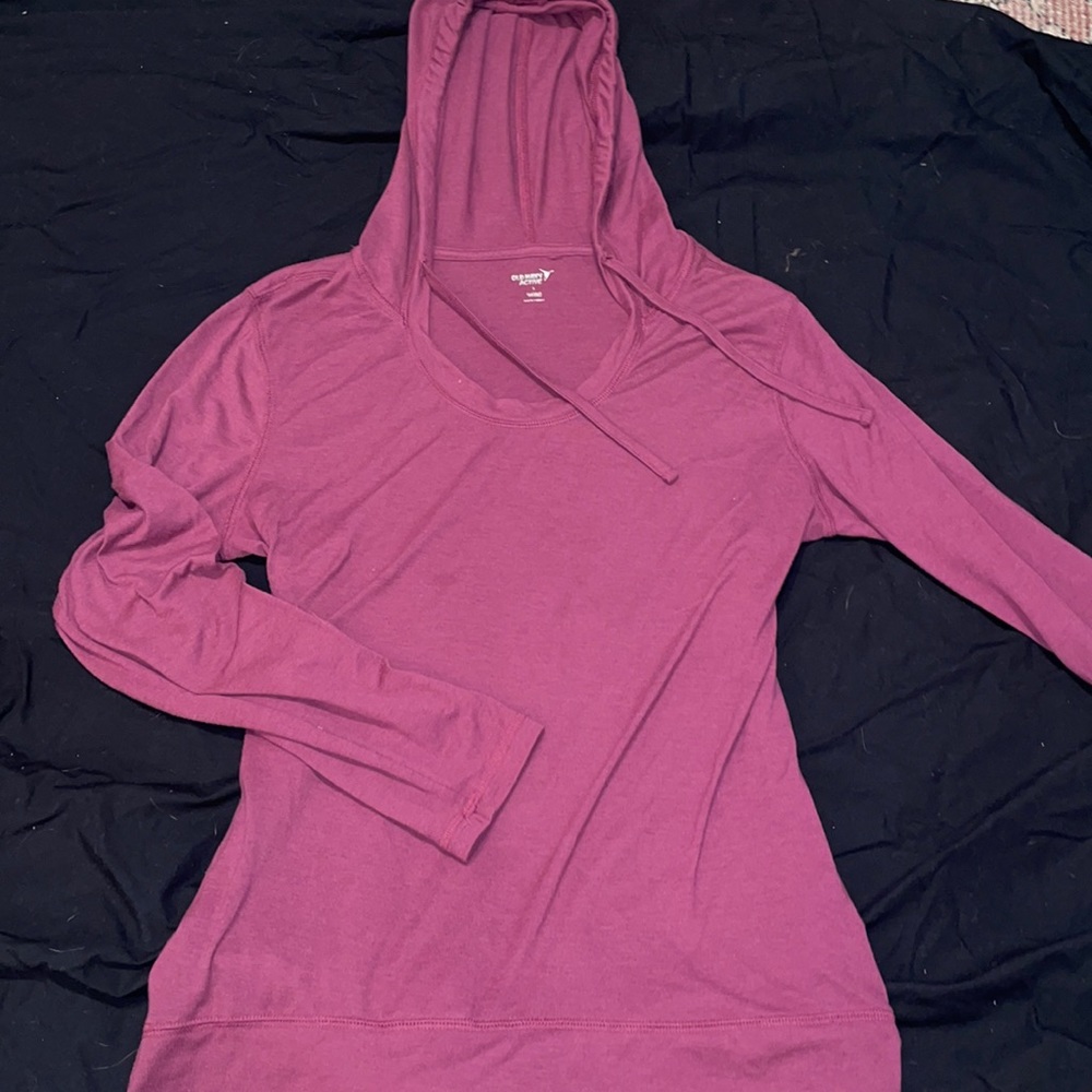MAGENTA Old Navy Active hoodie. LIGHT MATERIAL. Size Large, can fit medium